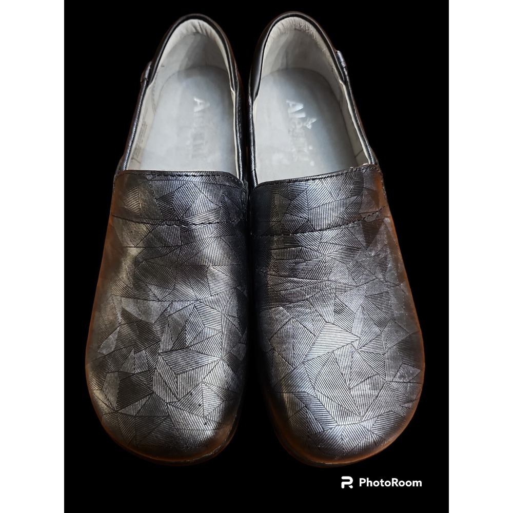 Alegria Chrome Silver size 38 womens 8 Clog